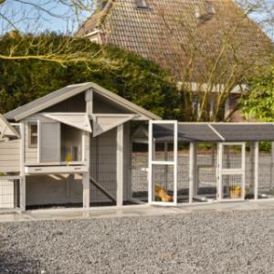 Le poulailler Holiday Medium a plusieurs ouvertures