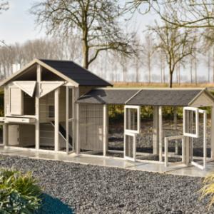 Le clapier pour lapin Holiday Medium a plusieurs ouvertures