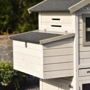 Le clapier pour lapin Holiday Medium est étendue avec un enclos