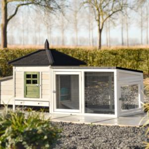 Ambiance Small apporte une ambiance chaleureuse dans le jardin