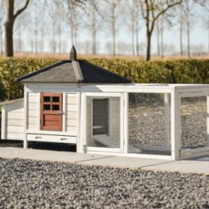 Ambiance Small apporte une ambiance chaleureuse dans le jardin