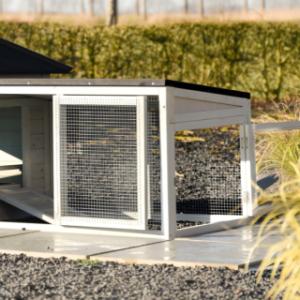 L’enclos d’extension Ambiance Small enclos couvert avec toit en feutre bitumé a 2 portes