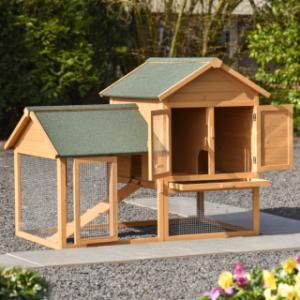 Poulailler Action avec toutes les portes et le tiroir ouverts