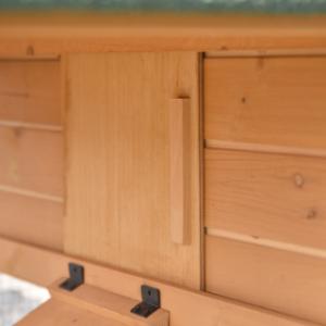 L’abri de nuit et l’enclos du poulailler Action peuvent être fermés séparément