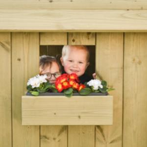 La maisonnette Dream est équipée d’une fenêtre avec une jolie jardinière