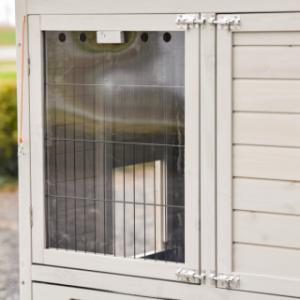 La nichoir du clapier pour lapin Prestige Large est équipée avec plexiglass