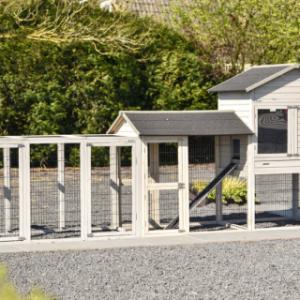 Le clapier Prestige Large est agrandi avec 2 enclos