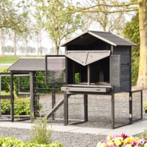 Le clapier pour lapin Prestige Large a plusieurs portes