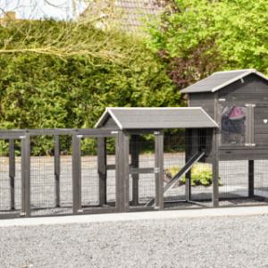 Le clapier Prestige Large est agrandi avec 2 enclos