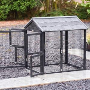 Enclos intermédiaire Space Large Black possède plusieurs portes