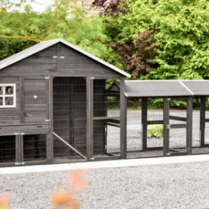 Poulailler Holiday Large Black avec 2 enclos et pondoir 515x100x195cm