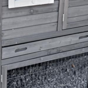 Holiday Medium Black dispose d’un tiroir coulissant pratique