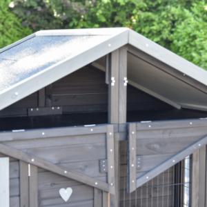 Holiday Medium Black dispose d’un grenier de rangement pratique