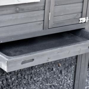 Holiday Medium Black dispose d’un tiroir coulissant pratique