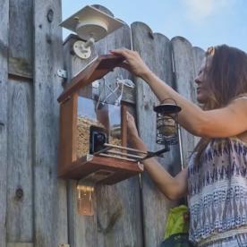 La station d’alimentation pour oiseaux Sanilu est facile à remplir