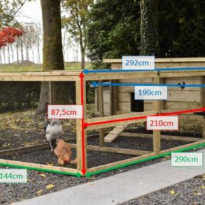 Tailles différentes du poulailler Eggy avec enclos et pondoir