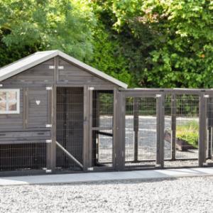 Le clapier pour lapin Holiday Medium est étendue avec l'enclos Functional