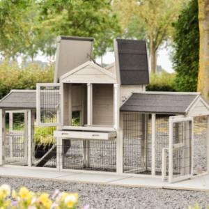 Le clapier pour lapin Prestige Small a plusieurs portes