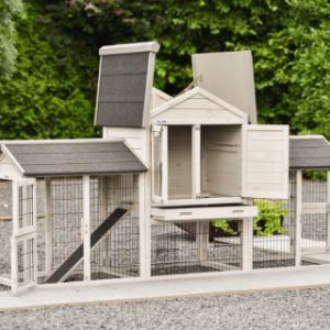 Le clapier pour lapin Prestige Small a plusieurs portes