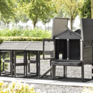 Le clapier pour lapin Prestige Small a plusieurs portes