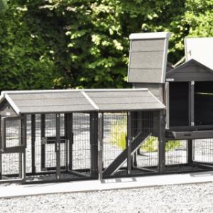 Le clapier pour lapin Prestige Small a plusieurs portes