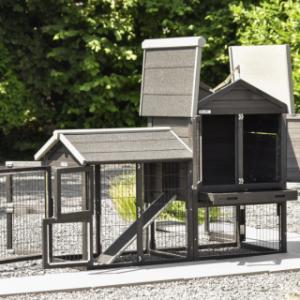 Le clapier pour lapin Prestige Small a plusieurs ouvertures