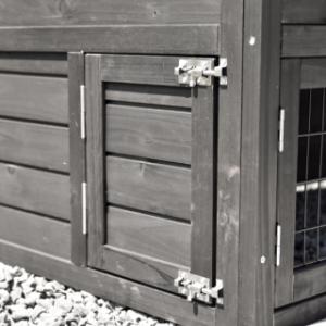 Le clapier pour lapin Holiday Small a la possibilité pour connecter un enclos