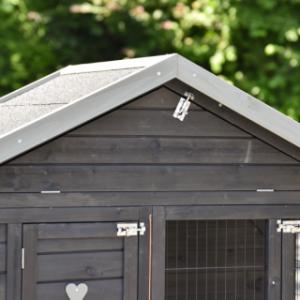 Clapier pour lapin Holiday Small a une grenier de stockage pratique
