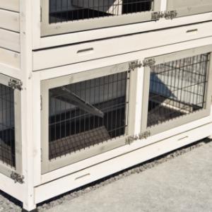 Le clapier pour lapin Excellent Medium a 2 tiroirs en plastique