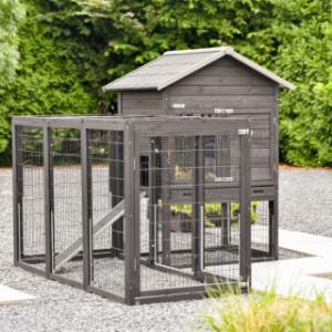 Le clapier Prestige Medium avec enclos Functional peut également être installé en configuration d’angle
