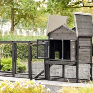 Le clapier pour lapin Prestige Medium a plusieurs portes