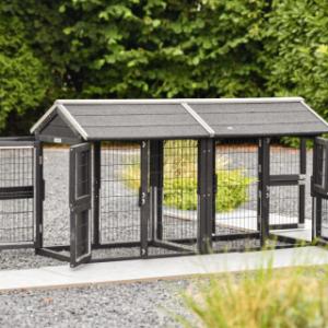 L’enclos pour chat Space Small est équipé de nombreuses portes