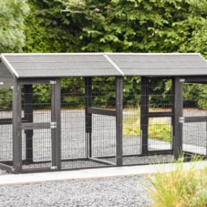 L’enclos pour chat Space Large est équipé de nombreuses portes