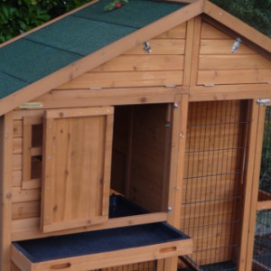 Grand clapier avec tiroir en plastic