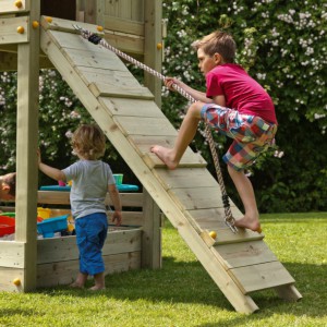 Équipment de jeu Beach hut est livré avec un mur d'escalade @ramp