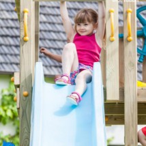 Équipment de jeu Pagoda est livré avec un toboggan en plastique