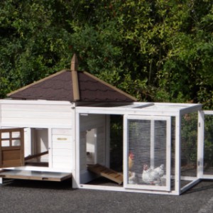 Le clapier Ambiance Large offre beaucoup d'espace pour vos poules