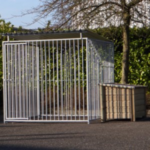Beau chenil pour chien FLINQ avec toit et niche pour chien Ferro
