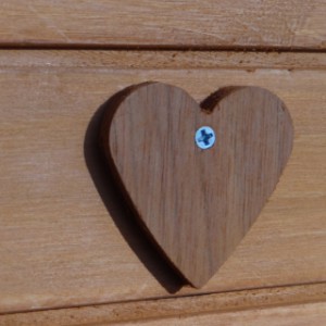 Le poulailler Holiday Large est équipée avec un belle coeur en bois