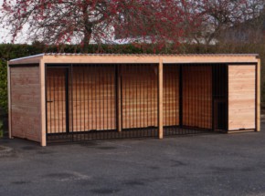 Grand chenil pour chien FORZ avec niche isolée et cadre en bois 627x218cm