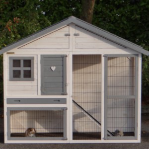 Grand beau clapier avec nichoir