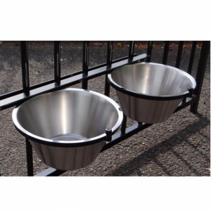 Convient également à la gamelle double noire de 4 litres (mangeoire/abreuvoir)