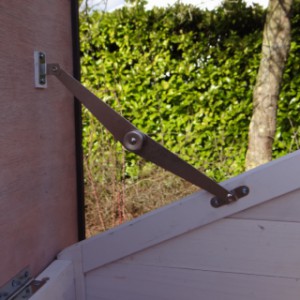 Poulailler avec toit en charnières