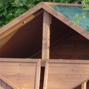 Grand poulailler avec grenier